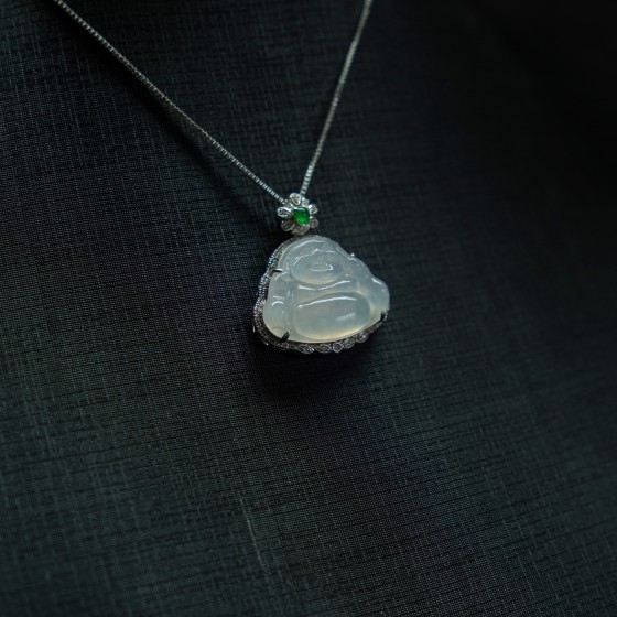 笑守清心 · 冰种翡翠佛公吊坠