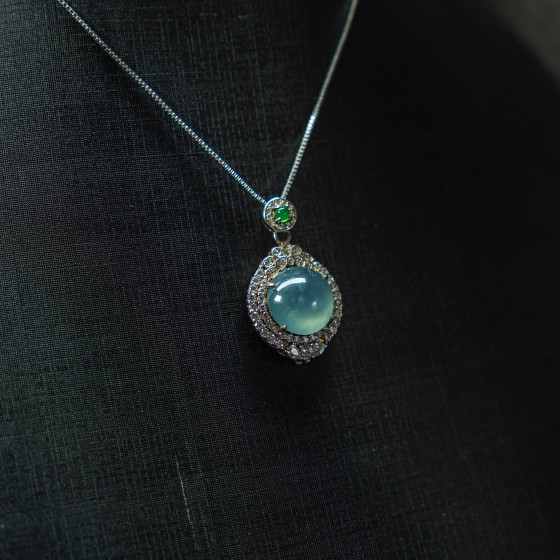 晴澈之境冰蓝翡翠吊坠