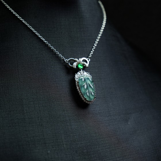 冰蓝翡翠叶子吊坠