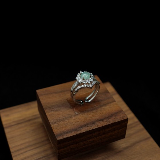 星绽 · 花冠镶钻翡翠戒指