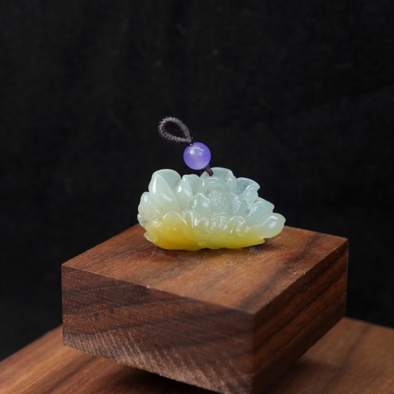 苏影荷心 · 苏工黄翡莲花翡翠吊坠