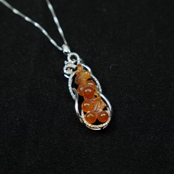 朱实盈枝 · 红翡葡萄翡翠吊坠