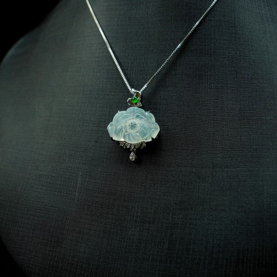 绽影 · 冰种翡翠莲花吊坠