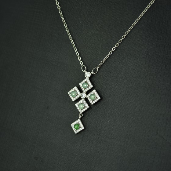 叠翠星辉翡翠吊坠项链